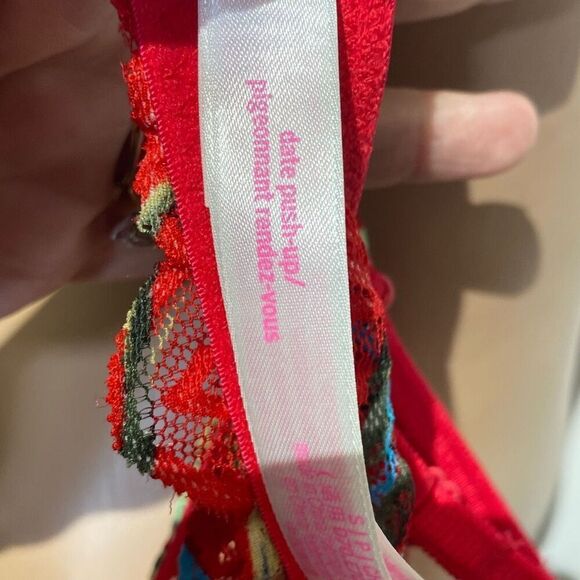 PINK Victoria's Secret Women's Red Floral Racerback Date Push Up Bra Size Small - Picture 9 of 10